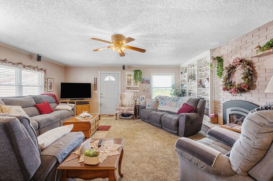 More Photos Of 10277 N 2130 Rd, Foss Convenience Store For Sale