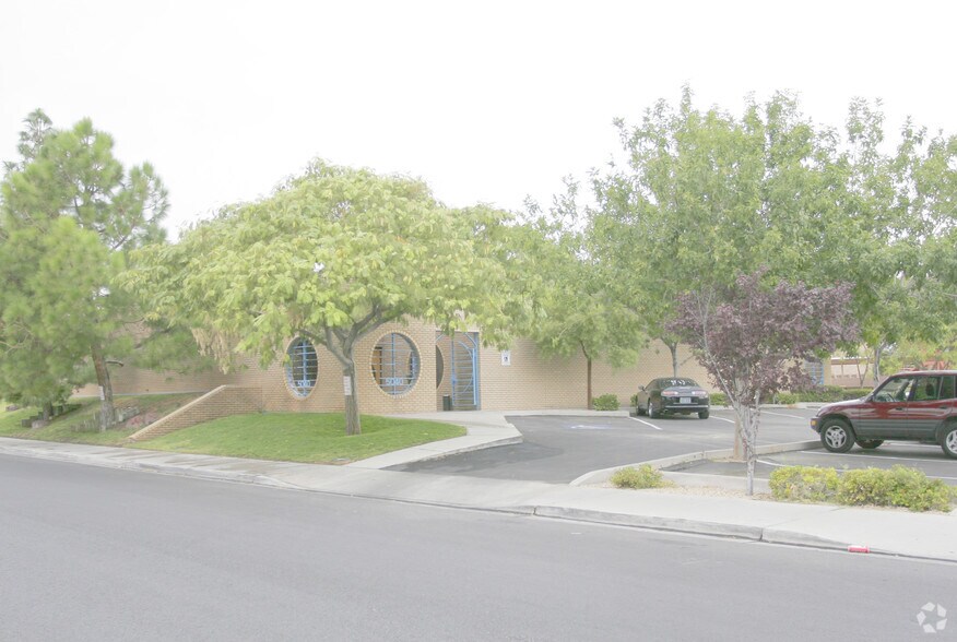 More Photos Of 5040 Edna Ave, Las Vegas Office For Lease