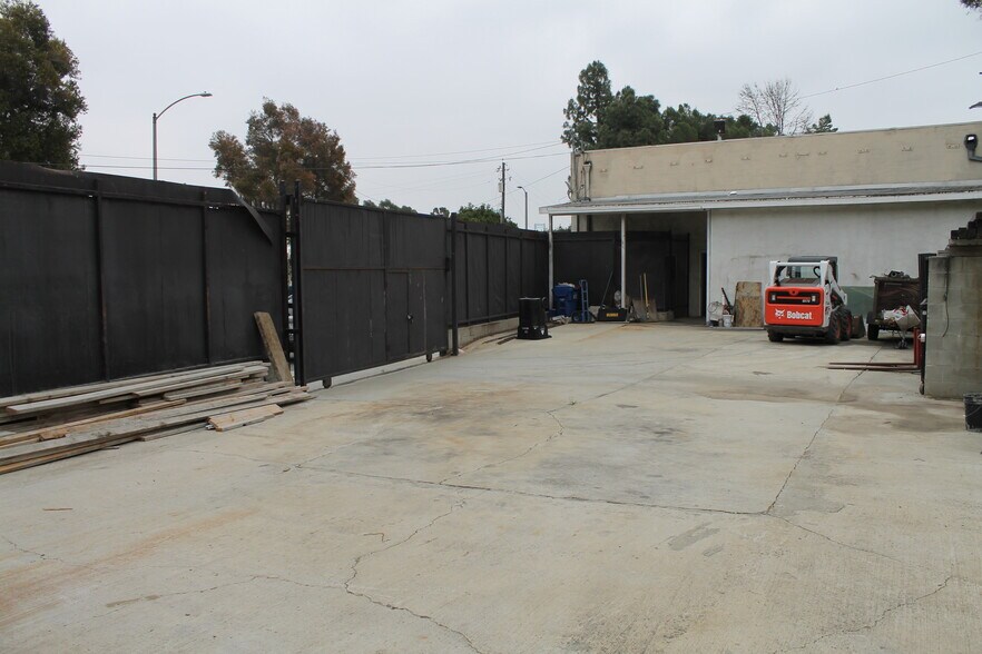 More Photos Of 661 N Pacific Ave, San Pedro Manufacturing For Sale