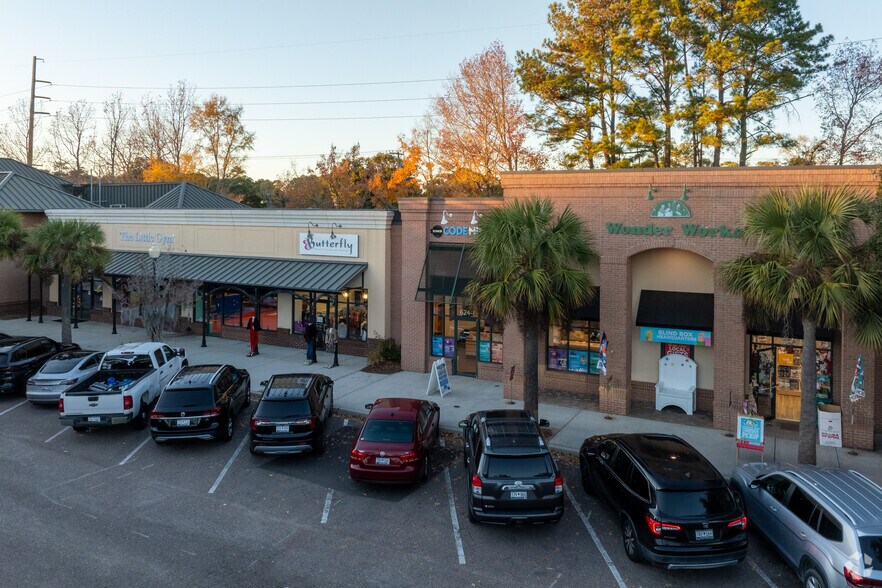 More Photos Of 600 Long Point Rd, Mount Pleasant Unknown For Lease