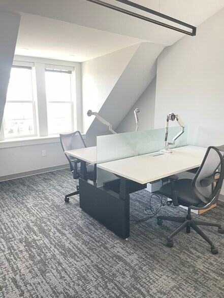More Photos Of 42 Bank St, New London Storefront Retail Office For Lease