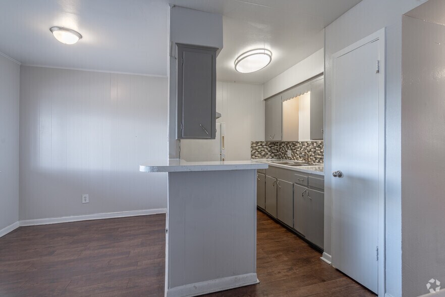 More Photos Of 2550 S Bypass 35, Alvin Apartments For Sale