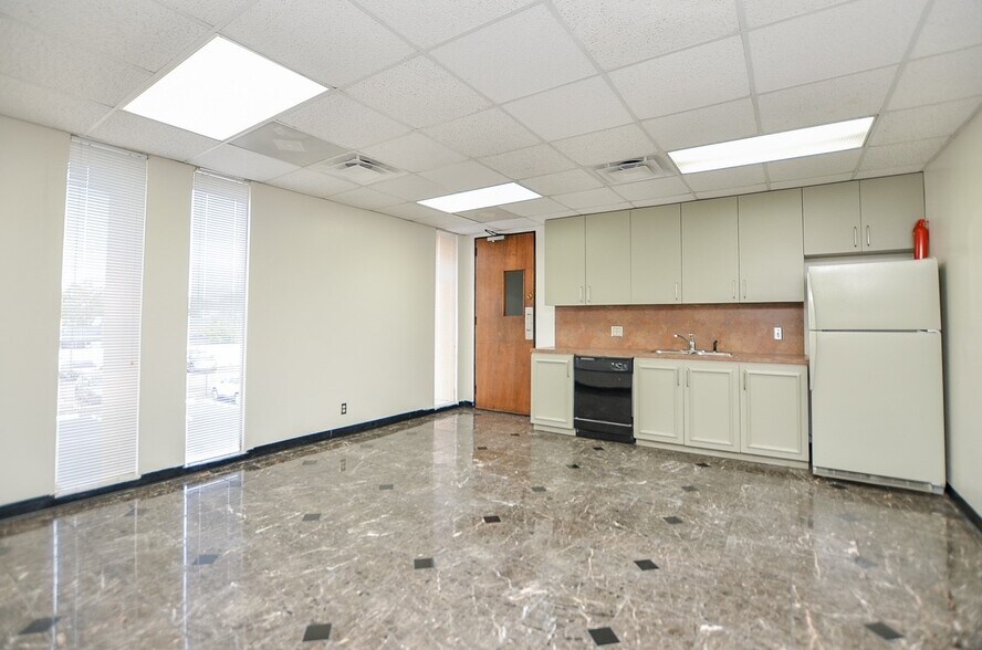 More Photos Of 3914 Fairhill Dr, Houston Office For Lease