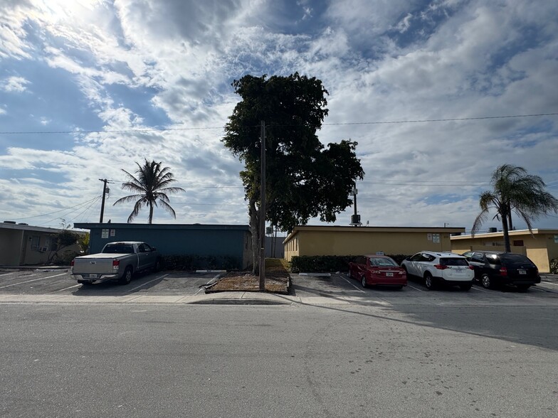 More Photos Of 821 S H St, Lake Worth Apartments For Sale