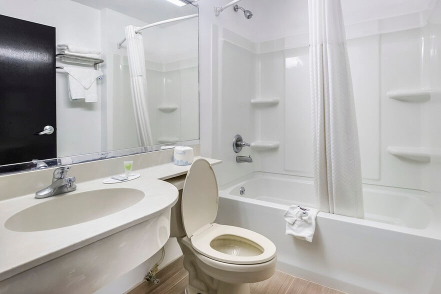 More Photos Of 518 Bonita Lakes Dr, Meridian Hotel For Sale