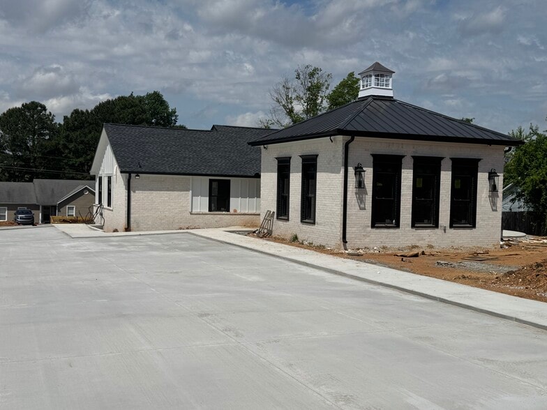 More Photos Of 12418 County Line Rd, Madison Office For Lease