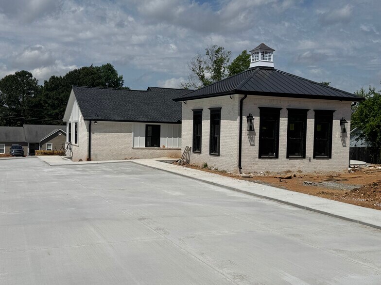 More Photos Of 12418 County Line Rd, Madison Office For Lease