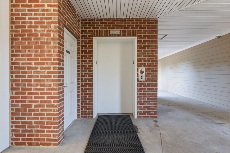 More Photos Of 13895 Hedgewood Dr, Woodbridge Medical For Sale