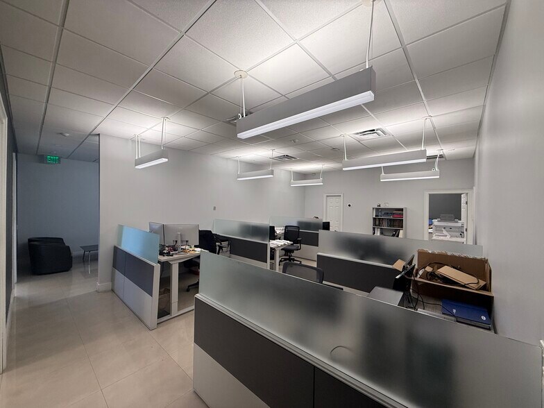 More Photos Of 8111-8119 NW 33rd St, Miami Warehouse For Sale