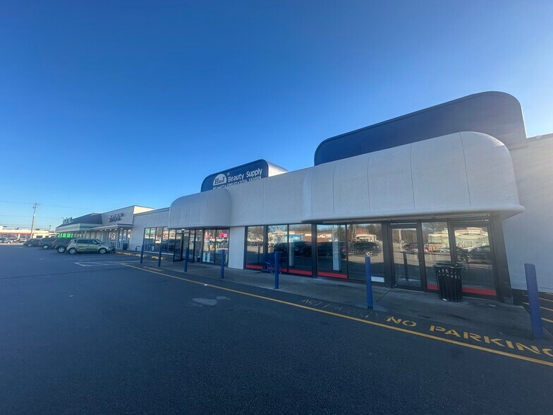 More Photos Of 726-740 28th St SE, Grand Rapids General Retail For Sale