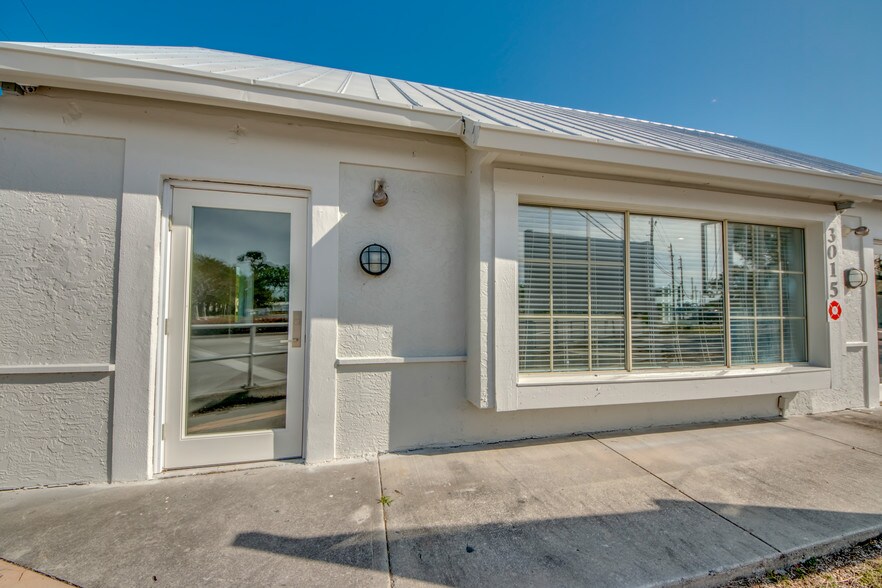 More Photos Of 3015 Tamiami Trl E, Naples Storefront Retail Office For Sale