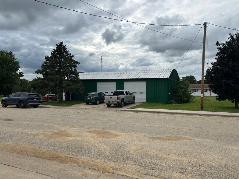 More Photos Of 405 W Barber Ave, Livingston Flex For Sale