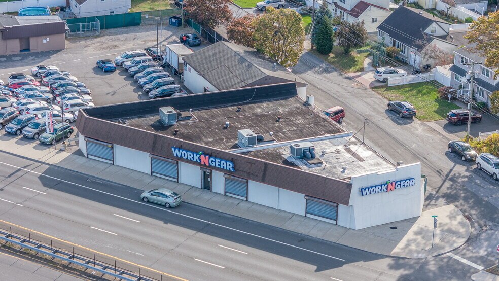 More Photos Of 150 W Sunrise Hwy, Lindenhurst General Retail For Lease