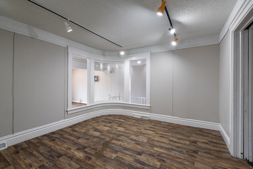 More Photos Of 1601 Jackson St, La Crosse General Retail For Lease