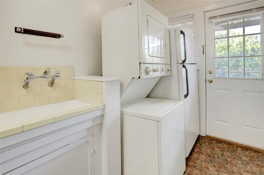 More Photos Of 607 W Pierce St, Houston Apartments For Sale