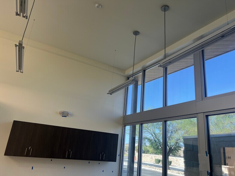 More Photos Of 6301 Northern Pass Dr, El Paso Medical For Sale