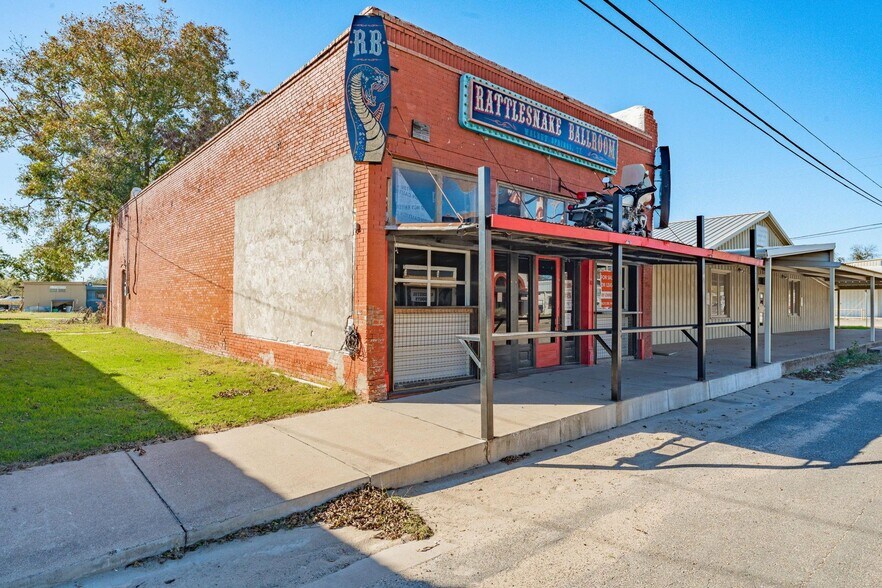 More Photos Of 4153 3rd St, Walnut Springs General Retail For Sale