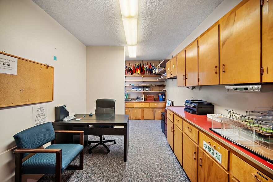 More Photos Of 820 N 30th St, Colorado Springs Religious Facility For Sale