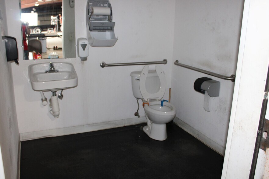 More Photos Of 1400 L and R Industrial Blvd, Tarpon Springs Unknown For Lease