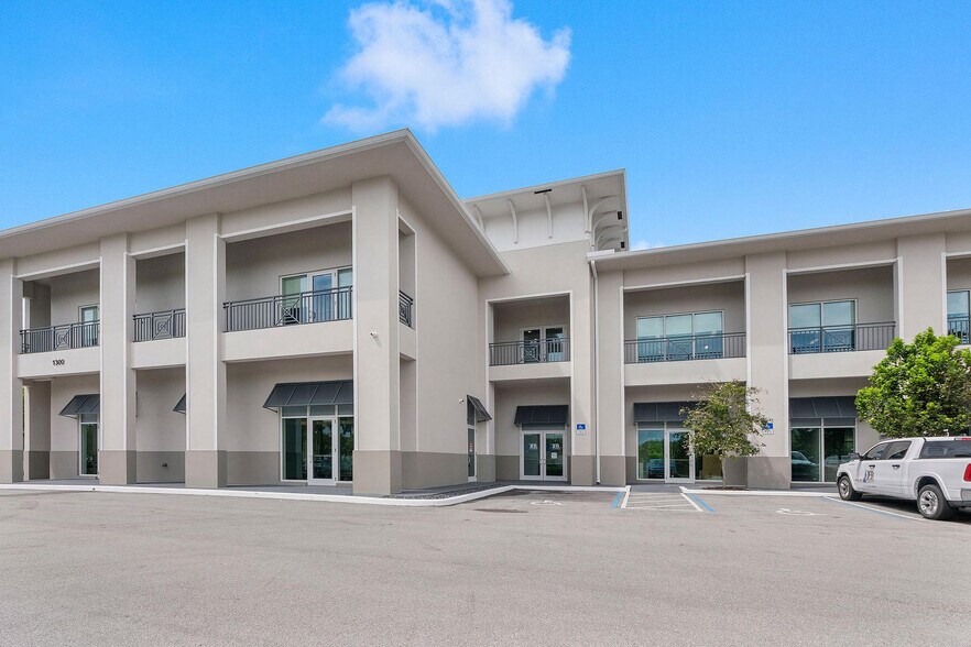 More Photos Of 1300 S Dixie Hwy, Lantana Coworking Space