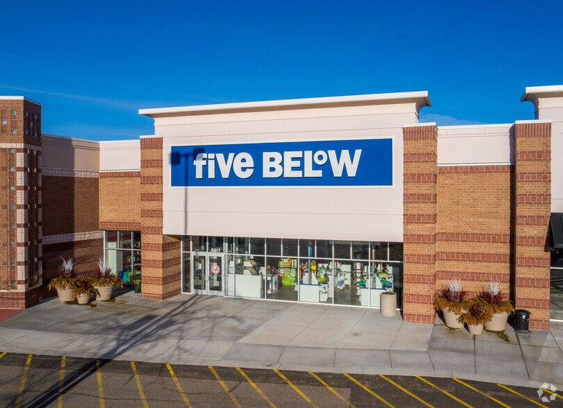 More Photos Of 8348-8362 Tamarack Vlg, Woodbury Unknown For Lease