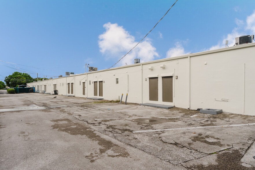 More Photos Of 315-353 SW 27th Ave, Fort Lauderdale Unknown For Lease
