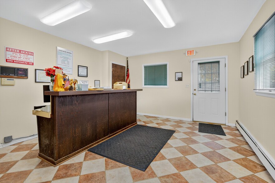 More Photos Of 202 Woodland Dr, Lincroft Veterinarian Kennel For Sale