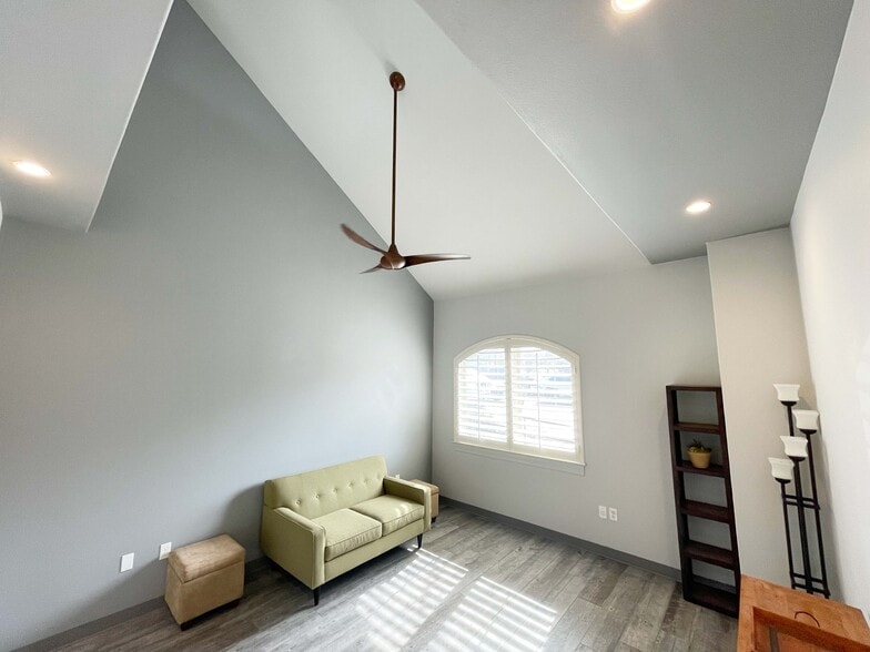 More Photos Of 2500 W William Cannon Dr, Austin Medical For Lease