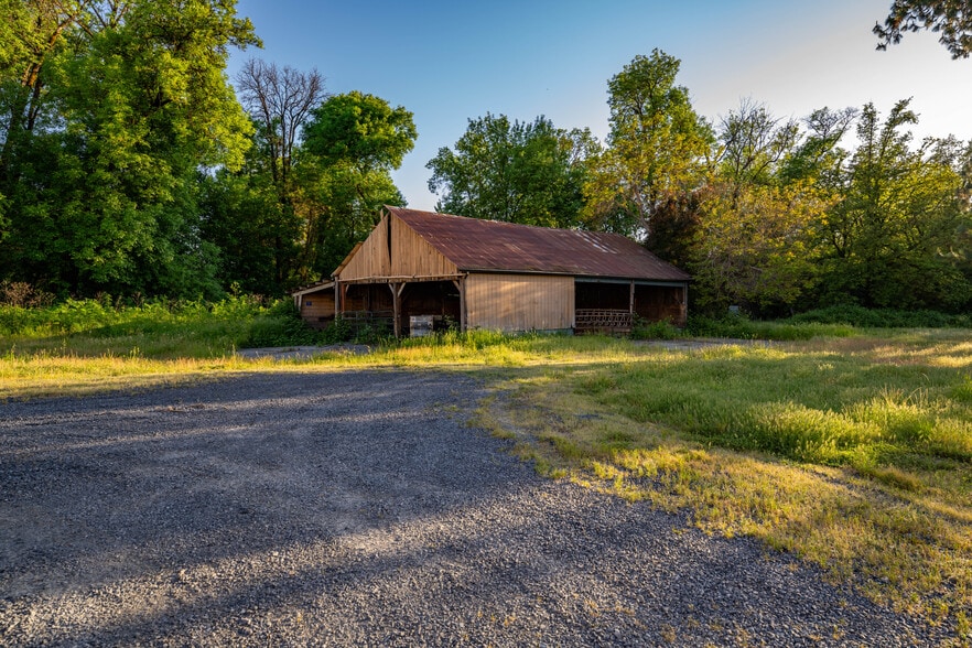 More Photos Of 6531 Lower River Rd, Grants Pass Specialty For Sale