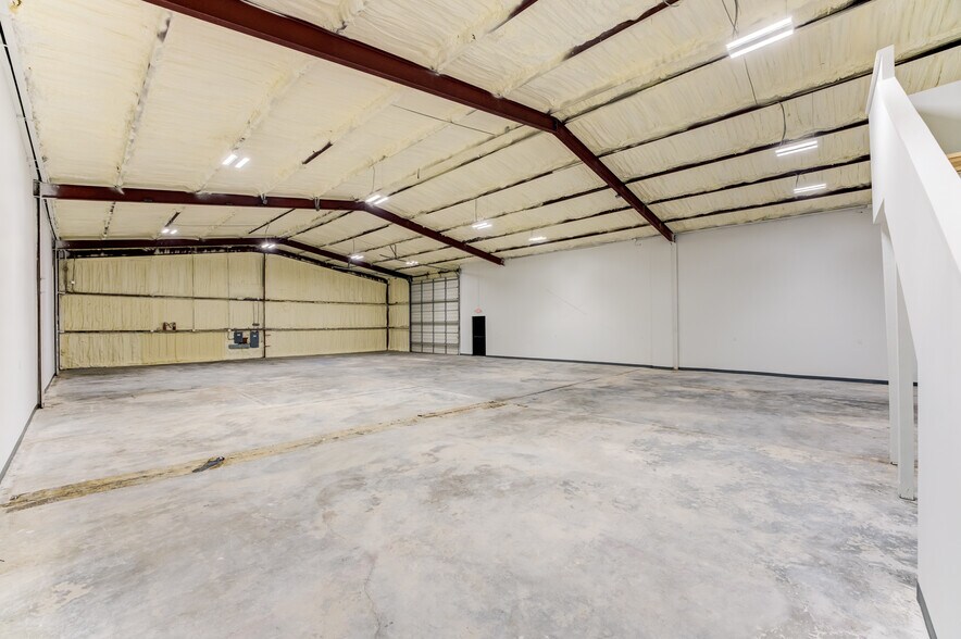 More Photos Of 10215 Papalote St, Houston Showroom For Sale