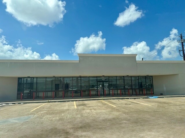 More Photos Of 12971 Westheimer Rd, Houston Freestanding For Lease