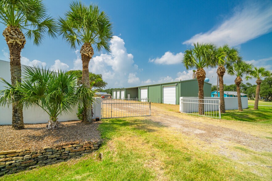 More Photos Of 1703 Highway 35 S, Rockport Office Residential For Lease