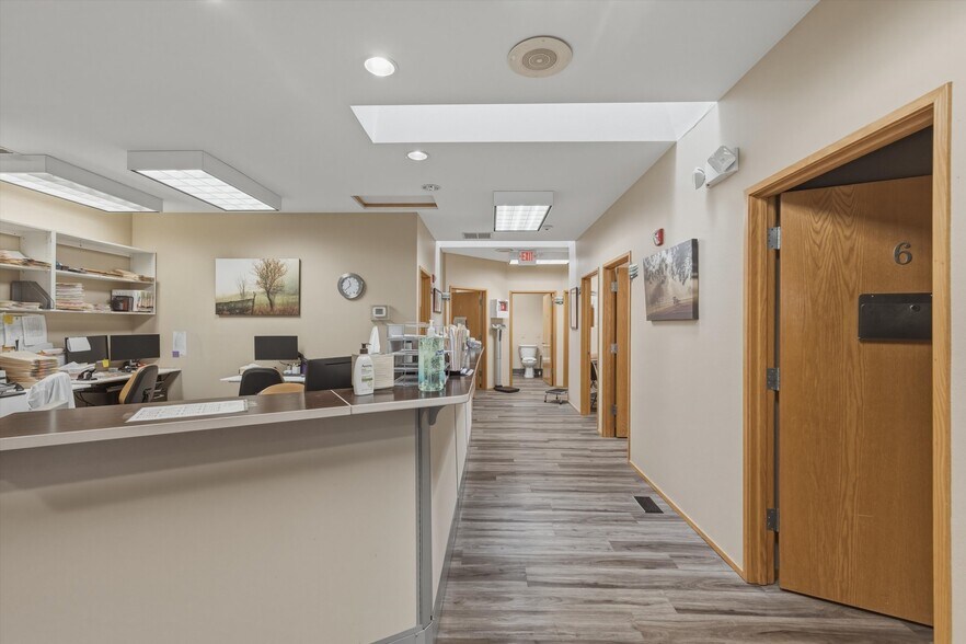 More Photos Of 3010 Squalicum Pky, Bellingham Office For Sale