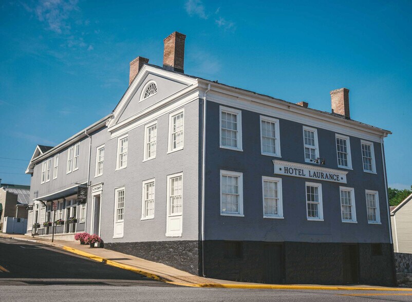Primary Photo Of 2 S Court St, Luray Hotel For Sale