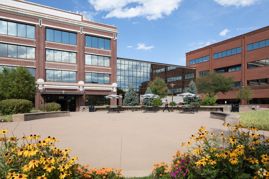 More Photos Of 900 S Broadway, Denver Office For Lease
