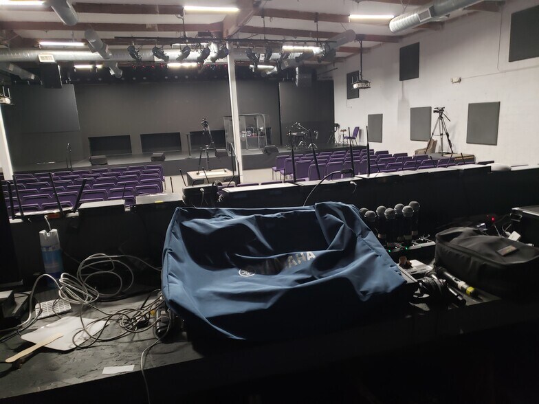 More Photos Of 7624 Varna Ave, North Hollywood Religious Facility For Lease