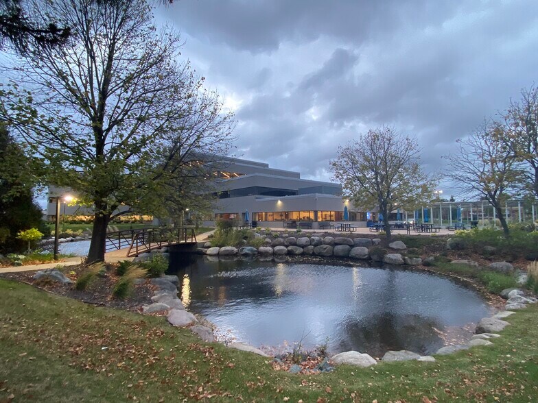 More Photos Of 7300 147th St W, Apple Valley Office For Lease