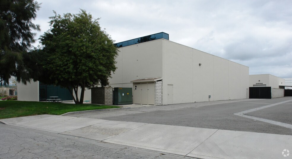 More Photos Of 28258 Avenue Stanford, Valencia Manufacturing For Sale