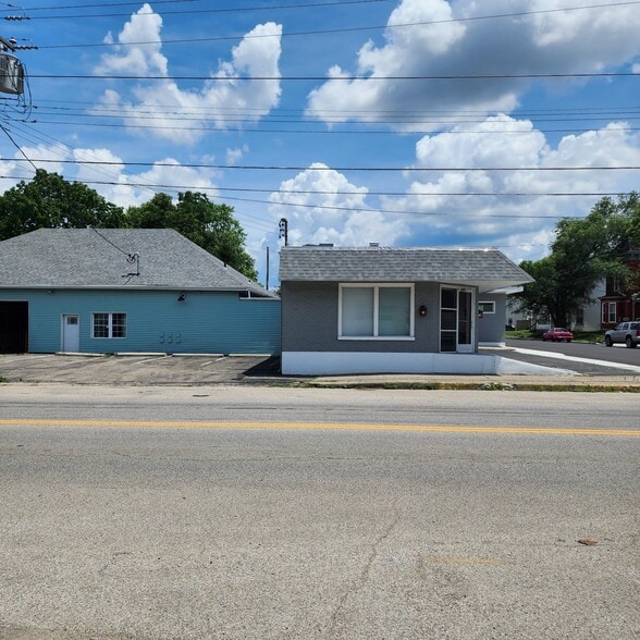 More Photos Of 200-204 N State St, Harrison Restaurant For Lease