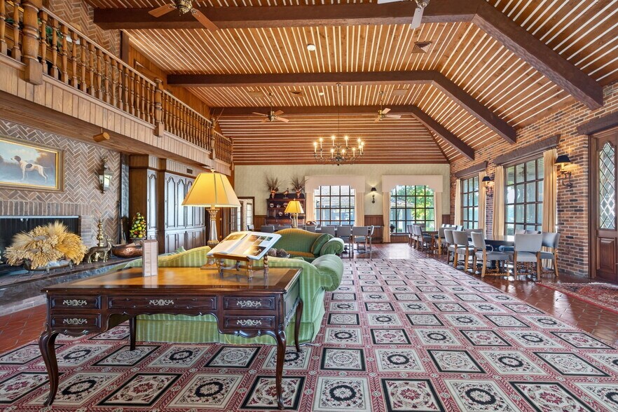 More Photos Of 1461 Highway EE, Winfield Specialty For Sale