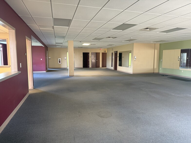 More Photos Of 142 Clearview Cir, Butler Medical For Lease