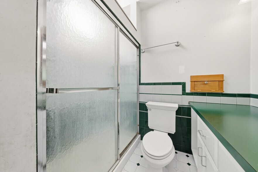 More Photos Of 12406 Larchmere Blvd, Cleveland General Retail For Sale