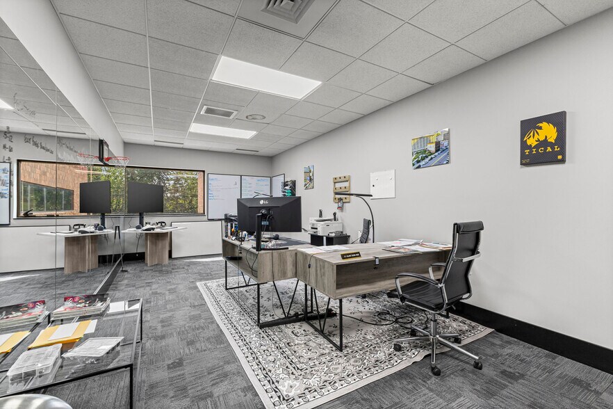 More Photos Of 15360 S Commerce Dr, Dearborn Office For Sale