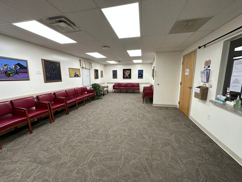 More Photos Of 2 Emma Ln, Clifton Park Medical For Lease