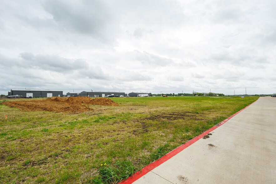 More Photos Of TBD High Tech Ct ct, Waxahachie Warehouse For Lease