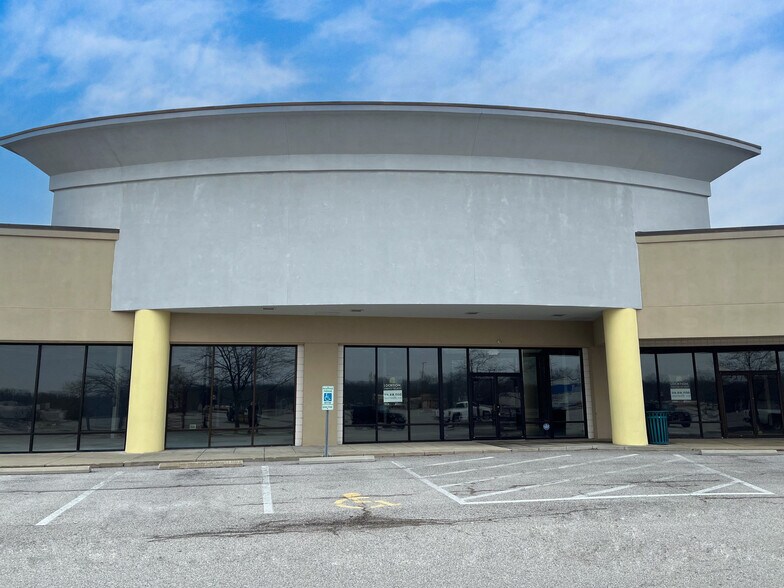 More Photos Of 1-125 Plaza Dr, Fairview Heights Storefront For Lease