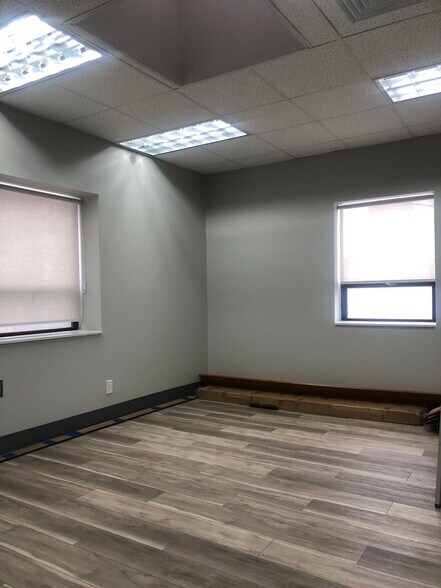 More Photos Of 13343 35th Ave, Flushing Office For Lease