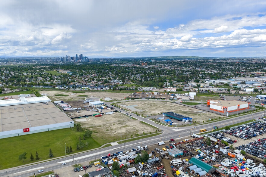 More Photos Of 5291 28th Av SE, Calgary Storefront For Sale
