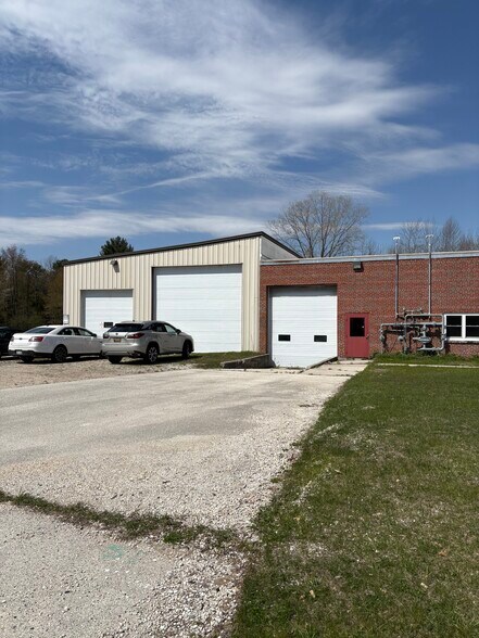 More Photos Of 1912 Columbus St, Two Rivers Manufacturing For Sale