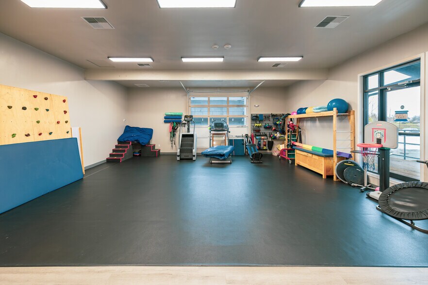 More Photos Of 400 W Rio Vista Ave, Burlington Storefront Retail Office For Sale